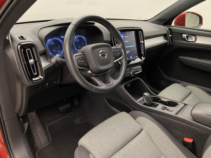 Volvo XC40 B4 AWD MOMENTUM AUT CZ 2.0 Momentum