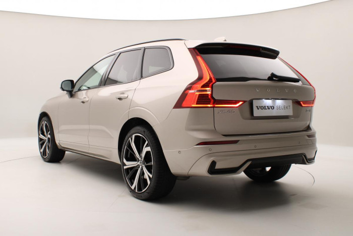 Volvo XC60 B5 AWD ULTIMATE REZERVACE