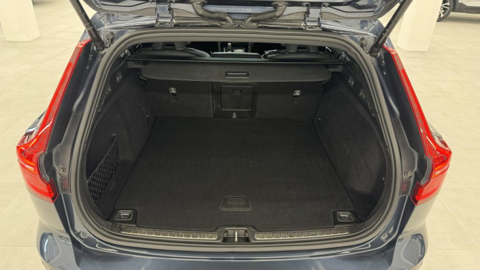 Volvo V60 V60 B4 R-DESIGN AUT REZERVACE