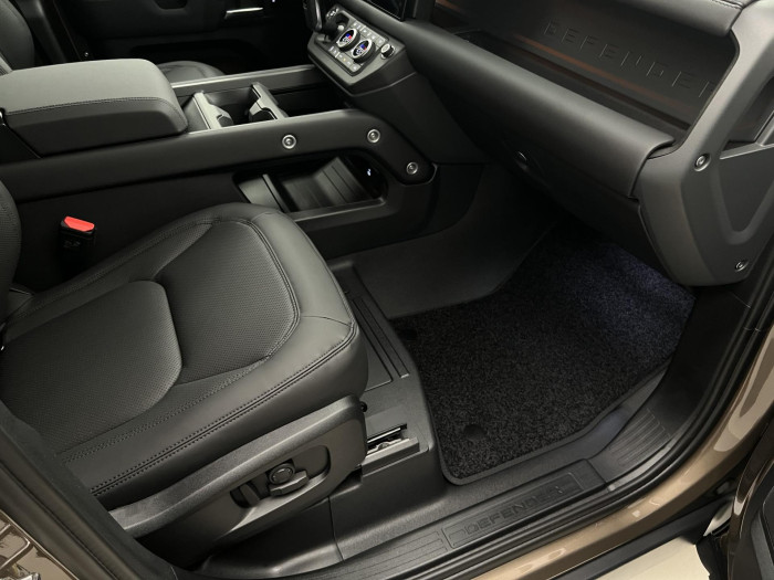 Land Rover Defender 110 D250 X-Dyn SE REZERVACE 3.0 d SE