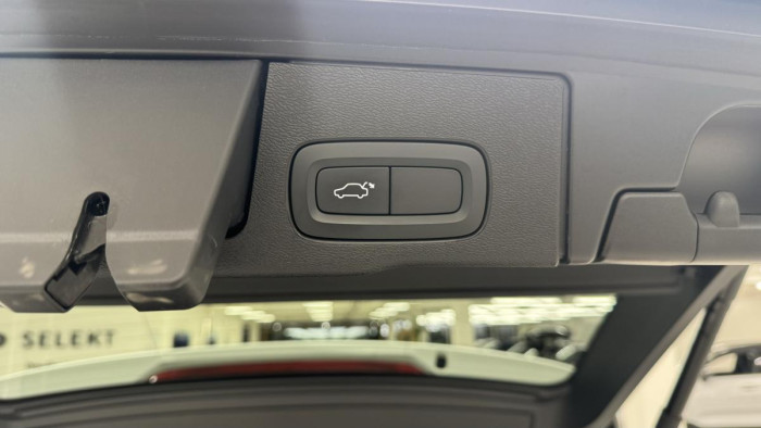 Volvo XC60 B4 AWD MOMENTUM REZERVACE 2.0 Momentum