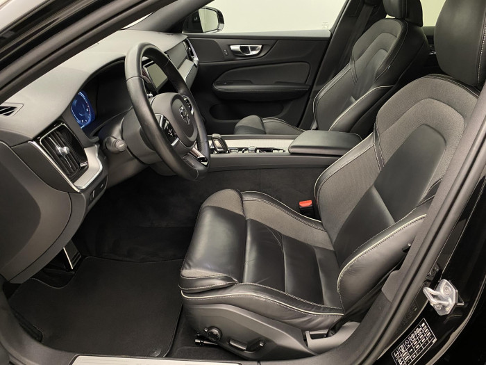 Volvo V60 B3 DARK PLUS REZERVACE