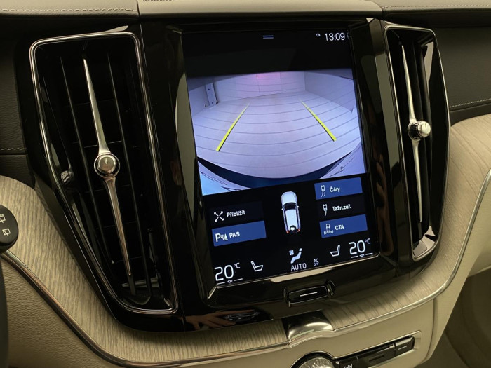 Volvo XC60 T8 AWD INSCRIPTION REZERVACE