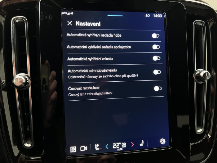 Volvo XC40 B3 PLUS DARK AUT CZ 1.maj.