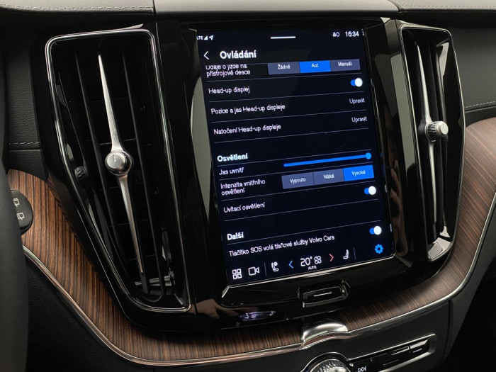Volvo XC60 B4 AWD DARK ULTIMATE REZERVACE