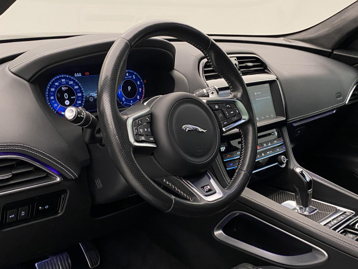 Jaguar F-Pace 5.0 V8 SVR AWD REZERVACE 5.0 V8