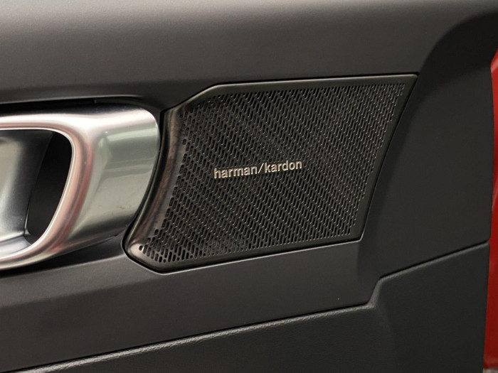Volvo XC40 D3 MOMENTUM AUT REZERVACE 2.0 d Momentum