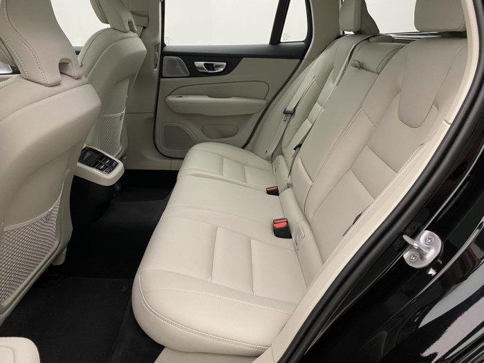 Volvo V60 CC B5 AWD ULTIMATE REZERVACE 2.0 CC CC