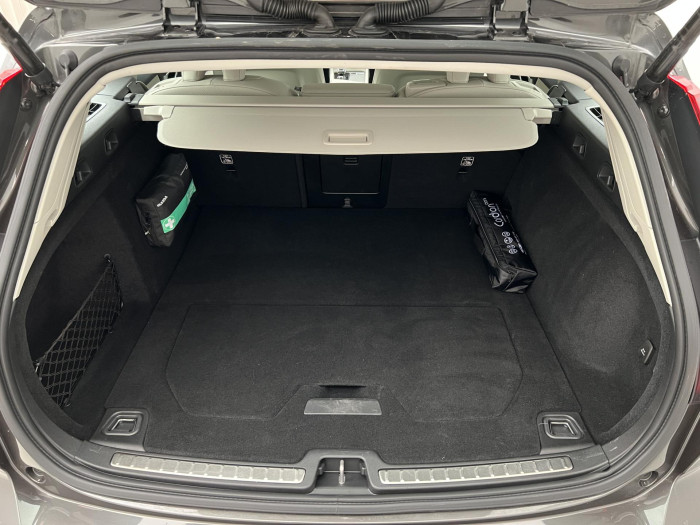 Volvo V60 B4 INSCRIPTION AUT 1.maj.