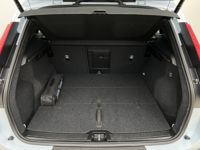 Volvo XC40 B3 PLUS DARK AUT CZ