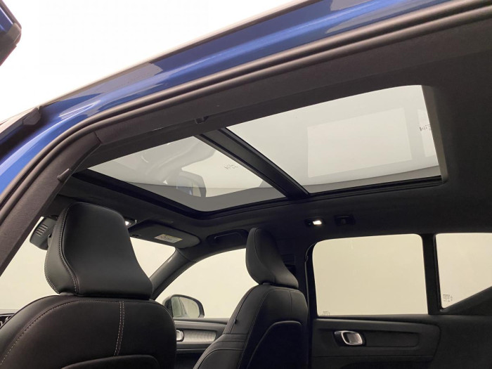 Volvo XC40 P8 AWD RECHARGE AUT REZERVACE