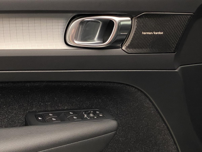 Volvo XC40 T5 AWD MOMENTUM REZERVACE 2.0 Momentum