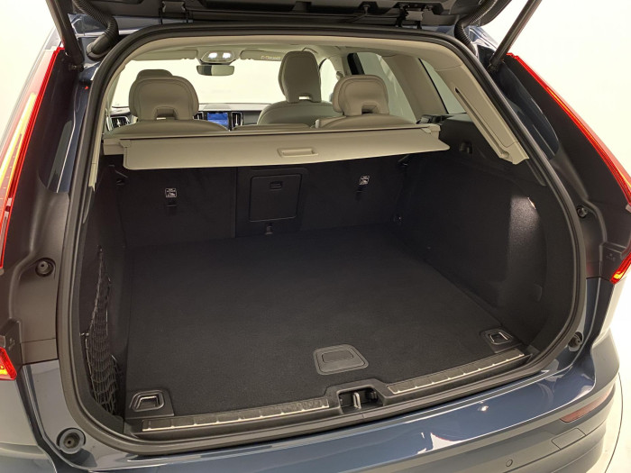 Volvo XC60 B4 AWD CORE AUT CZ 1.maj