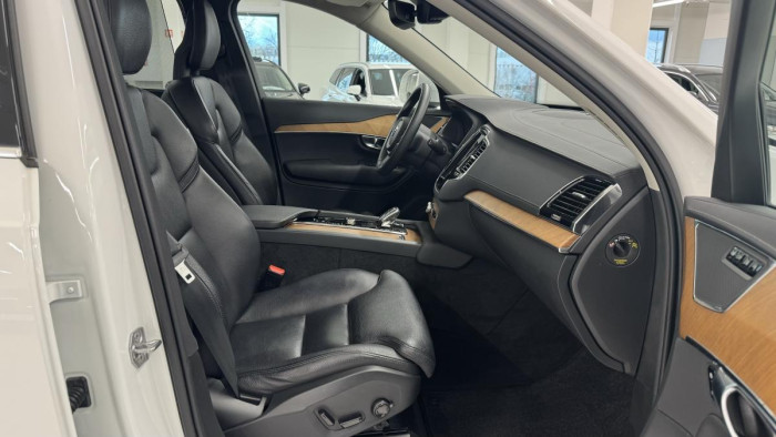 Volvo XC90 B5 AWD INSCRIPTION REZERVACE