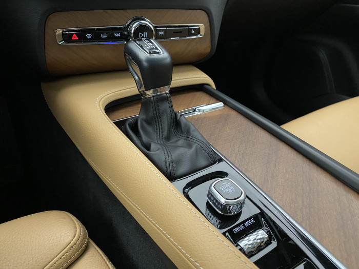 Volvo XC90 D5 AWD INSCRIPTION CZ 7míst 2.0 d