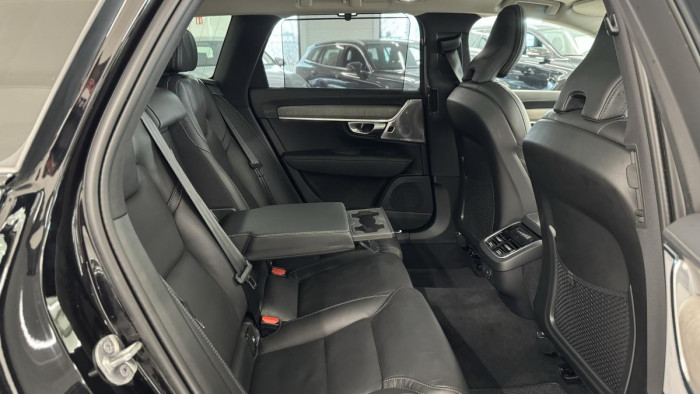 Volvo V90 CROSS COUNTRY B5 REZERVACE