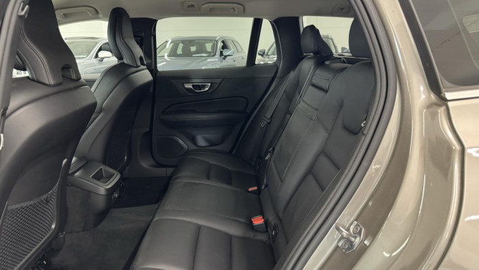 Volvo V60 D4 INSCRIPTION AUT REZERVACE 2.0 d