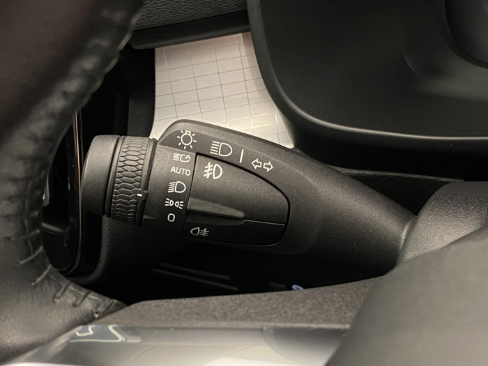 Volvo XC40 B4 AWD MOMENTUM REZERVACE 2.0 Momentum