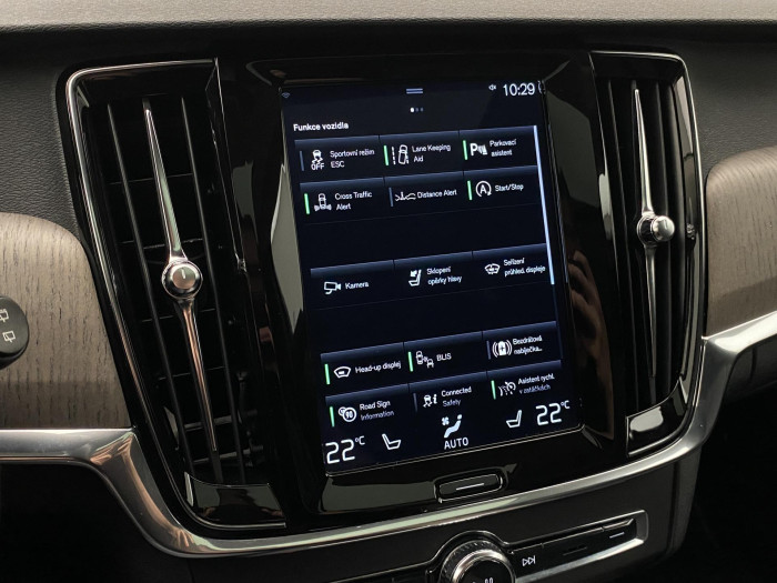 Volvo V90 CC B4 AWD MOMENTUM  REZERVACE 2.0 CC CC Momentum