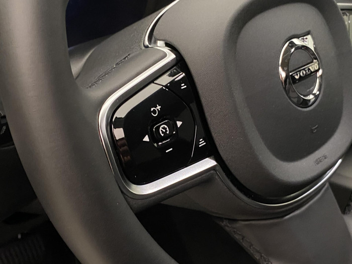 Volvo XC60 B4 AWD PLUS DARK AUT 1.maj