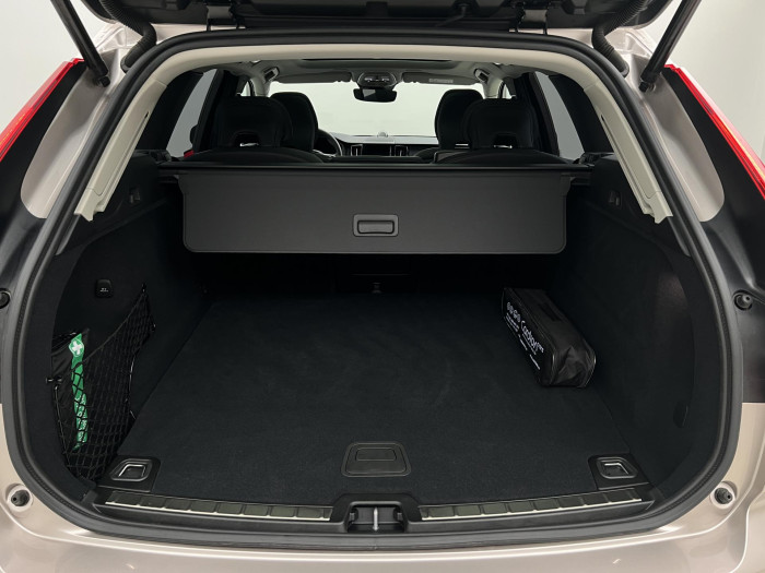 Volvo XC60 T6 AWD RECHARGE ULTRA DARK CZ