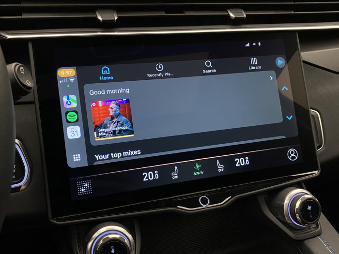 Lynk & Co 01 PHEV DCT AUT 1.maj. REZERVACE