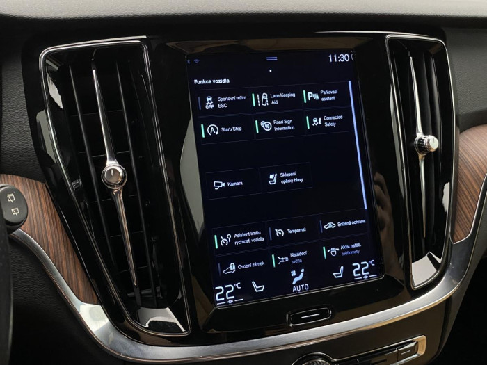 Volvo V60 D3 MOMENTUM NAVIGACE REZERVACE 2.0 d Momentum