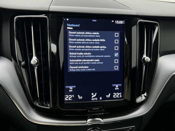 Volvo XC60 B4 AWD MOMENTUM AUT CZ 2.0 Momentum