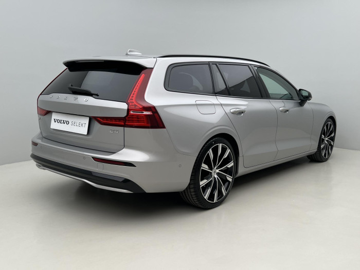 Volvo V60 B4 ULTIMATE DARK AUT 1.maj.