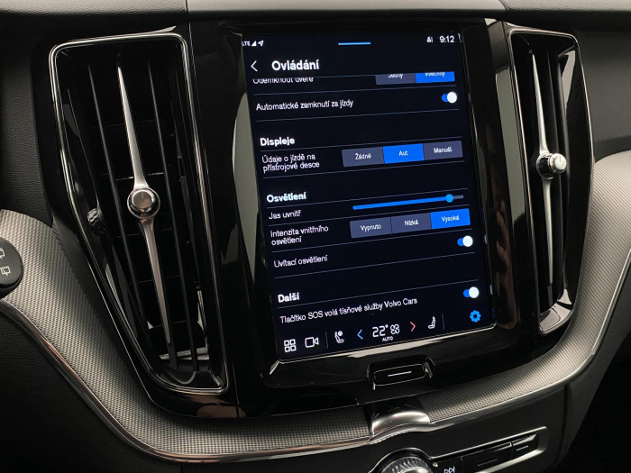 Volvo XC60 B4 AWD PLUS DARK AUT CZ