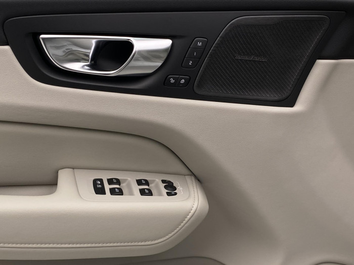 Volvo XC60 T6 AWD PLUG-IN DARK PLUS AUT