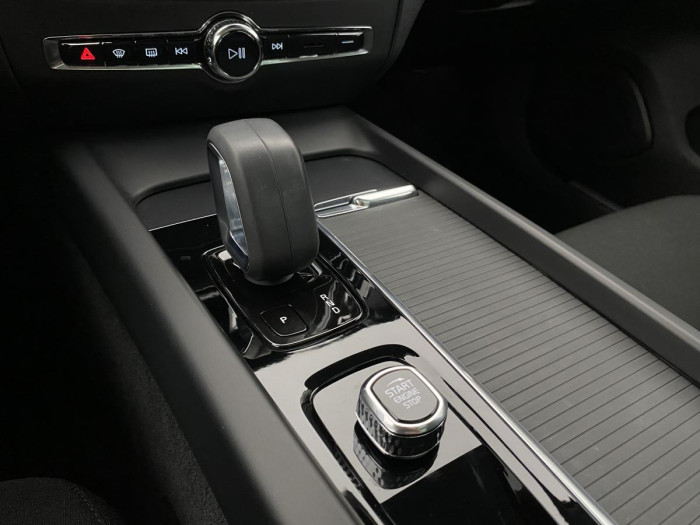 Volvo V60 B4 MOMENTUM AUT REZERVACE 2.0 Momentum
