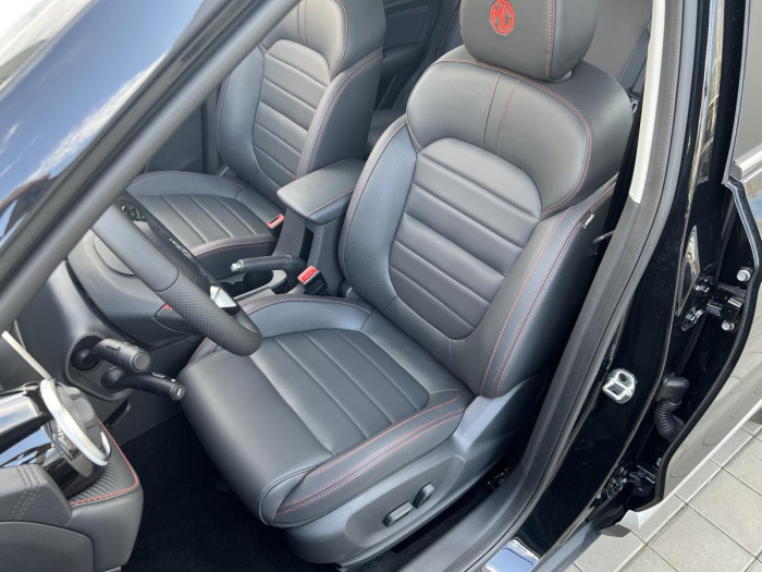 MG ZS ELEGANCE - ZIMNÍ PNEU ZDARMA* 1.0 Elegance