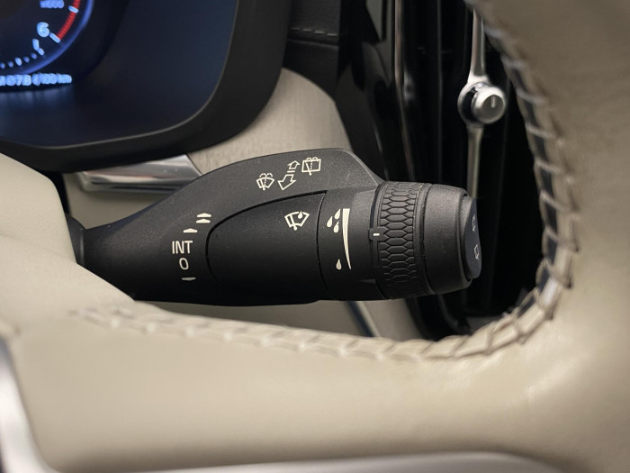 Volvo XC60 B4 AWD DARK PLUS AUT CZ