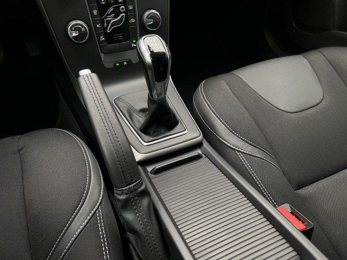 Volvo V40 T2 BLACK EDITION 1.maj. 2.0 Edition