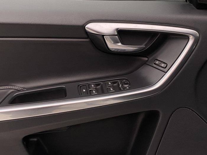 Volvo XC60 D5 AWD MOMENTUM CZ 2.4 d Momentum