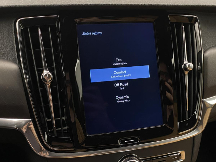 Volvo V90 CC D5 AWD PRO AUT REZERVACE 2.0 d CC CC