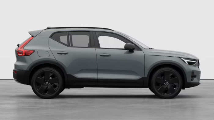 Volvo XC40 B3 AUT PLUS BLACK EDITION