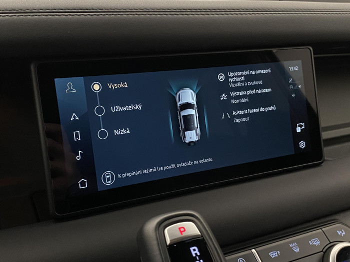 Land Rover Defender D300 SE AWD AUT CZ REZERVACE 3.0 d SE