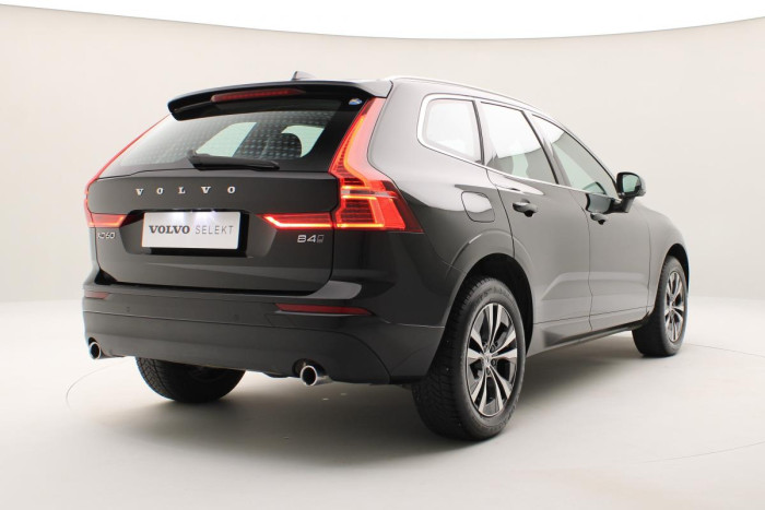 Volvo XC60 B4 AWD MOMENTUM AUT REZERVACE 2.0 Momentum