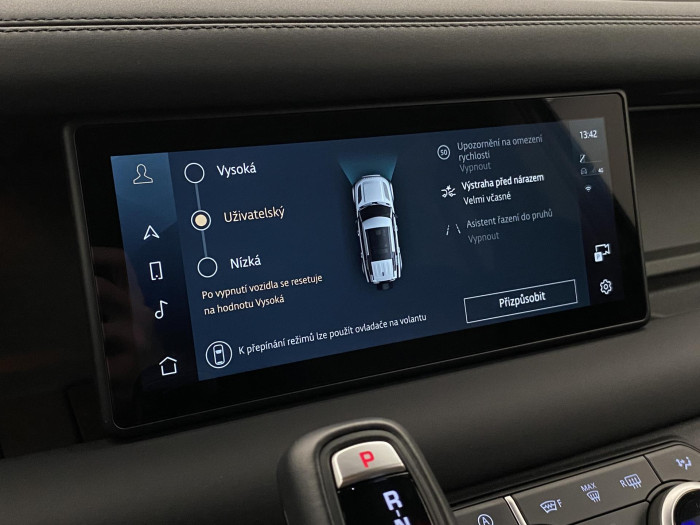 Land Rover Defender D300 SE AWD AUT CZ REZERVACE 3.0 d SE