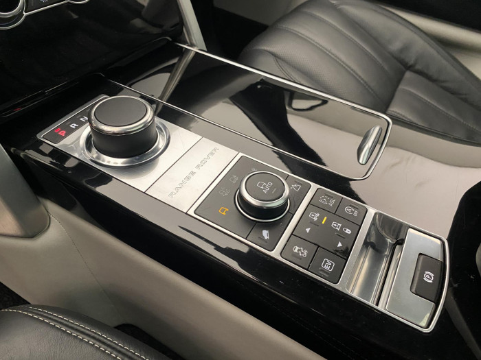 Land Rover Range Rover HYBRID AUTOBIOGRAPHY REZERVACE