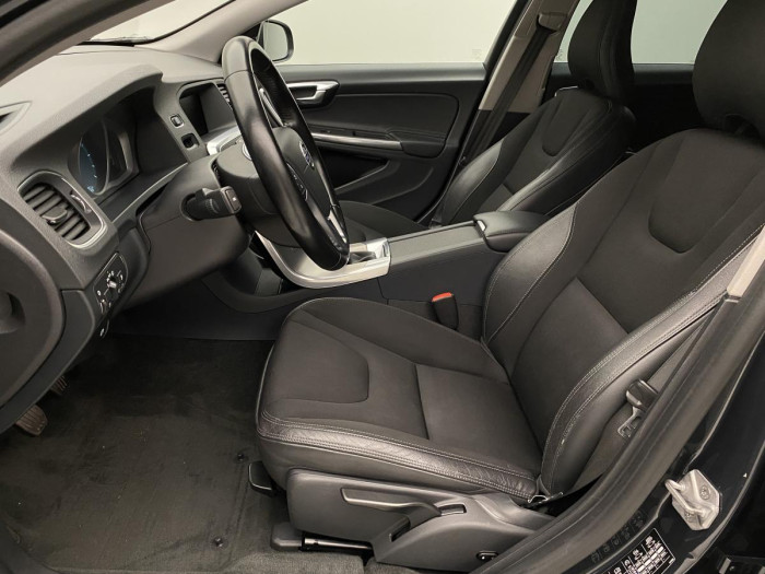 Volvo V60 D2 MOMENTUM NAVIGACE REZERVACE 1.6 d Momentum