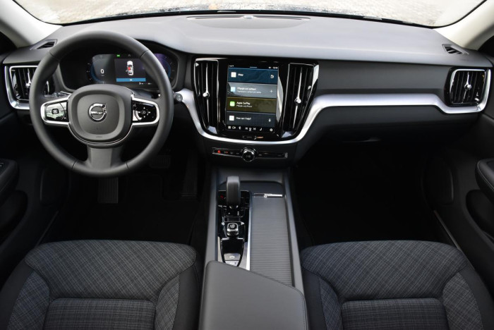 Volvo V60 CROSS COUNTRY B4 REZERVACE