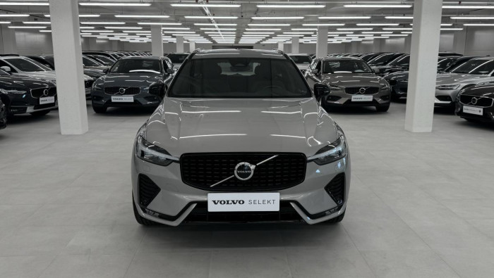 Volvo XC60 B4 PLUS DARK REZERVACE 2.0 Plus