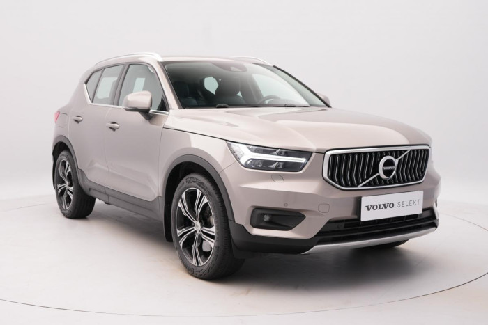 Volvo XC40 T5 RECHARGE REZERVACE