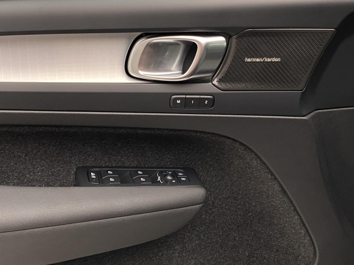 Volvo XC40 B3 DARK PLUS AUT CZ