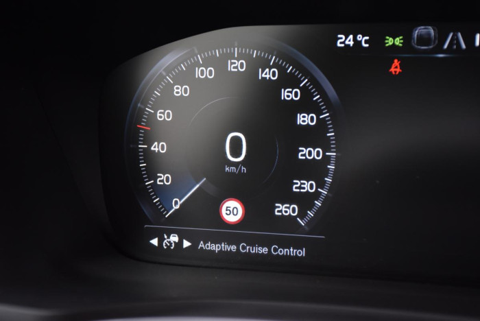 Volvo V60 B4 INSCRIPTION AUT REZERVACE