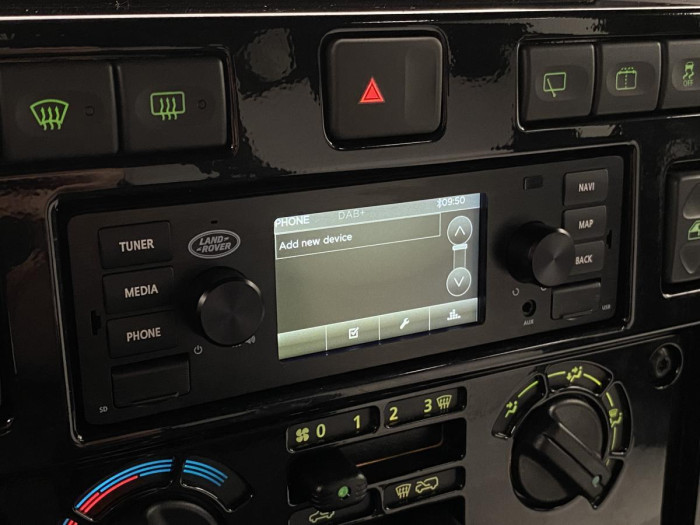 Land Rover Defender WORKS V8 TROPHY II 1 z 25 5.0 V8