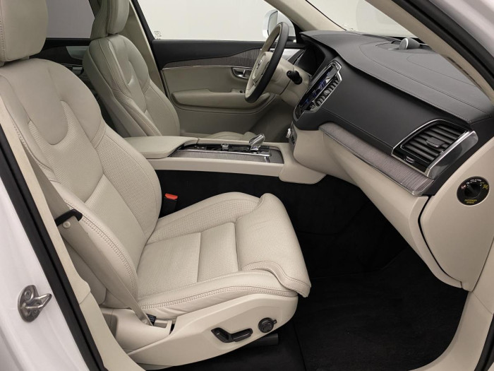 Volvo XC90 B5 AWD ULTIMATE REZERVACE